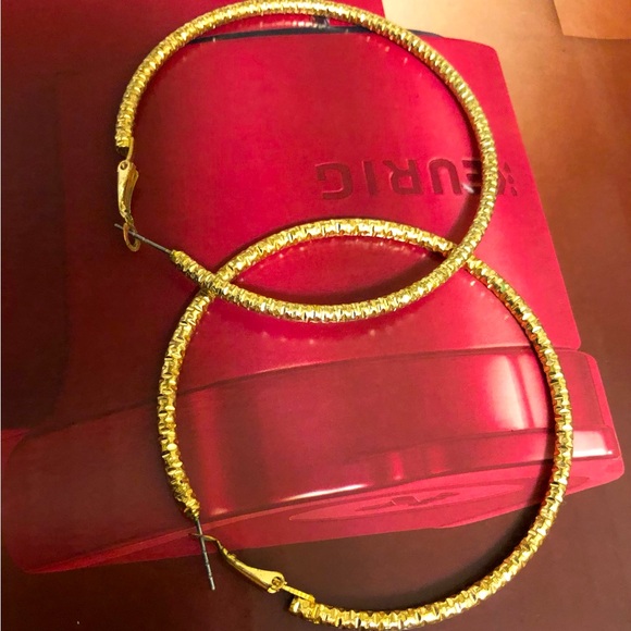 New! 14K Yellow Gold Matte Textured 2mm Tube Hoop Earrings NEW Size 40mm - Picture 5 of 6